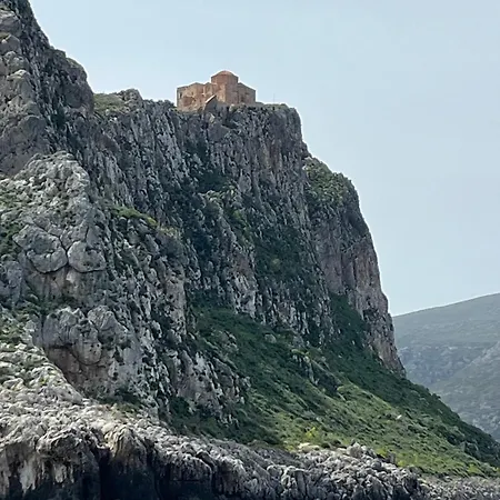 Grande Tente Dans L'oliveraie * Μονεμβασιά